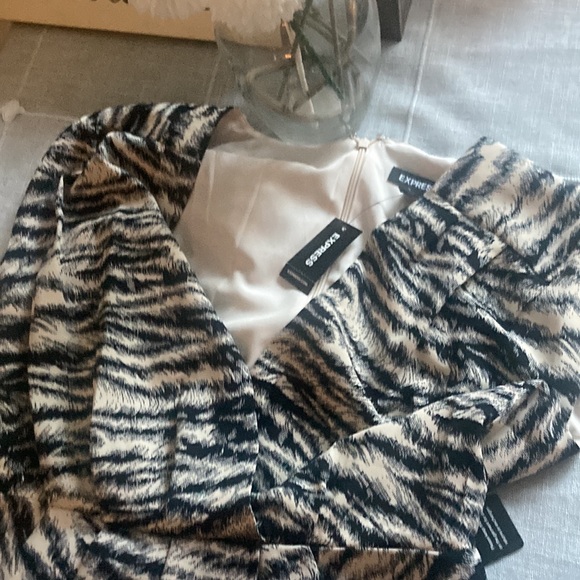 Pattern Dress - Picture 2 of 3